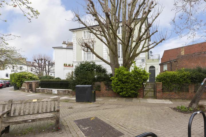 			1 Bedroom, 1 bath, 1 reception Flat			 Priory Road, WEST/SOUTH HAMPSTEAD
